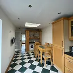 Superb Triple Near Airport - 4