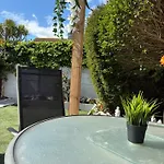 Pensjonat Superb Triple Near Airport - 4 *