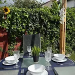 Pensjonat Superb Triple Near Airport - 4