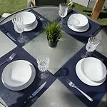 Pensjonat Superb Triple Near Airport - 4 *