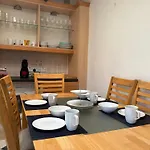 Superb Triple Near Airport - 4 Pensjonat