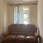 Superb Triple Near Airport - 4