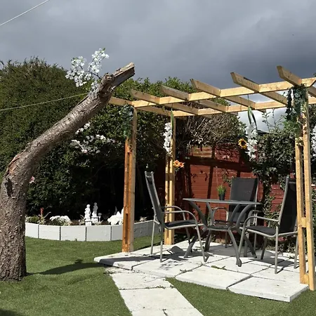 Superb Triple Near Airport - 4 بيت ضيافة