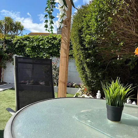 Pensión Superb Triple Near Airport - 4 *