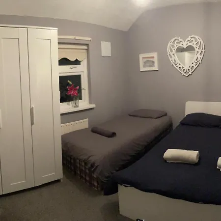Guest house Superb Triple Near Airport - 4 Dublin