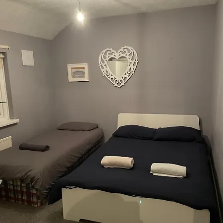 Superb Triple Near Airport - 4 Guest house Dublin