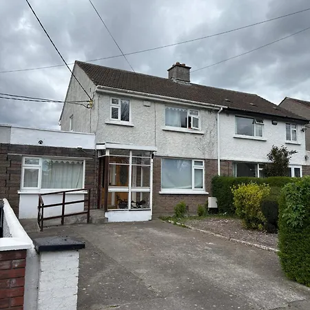 Superb Triple Near Airport - 4 بيت ضيافة *