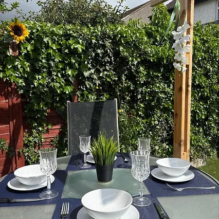 Pensionat Superb Triple Near Airport - 4