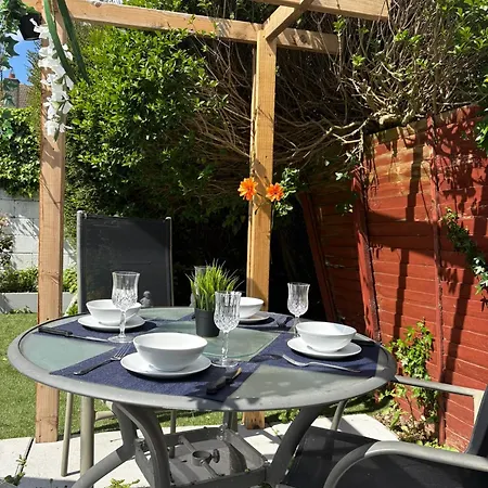Superb Triple Near Airport - 4 Maison d'hôtes