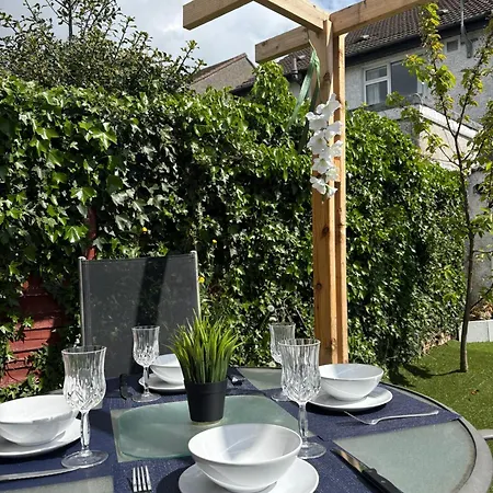 Superb Triple Near Airport - 4 Guest house Dublin