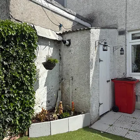Superb Triple Near Airport - 4 Pensionat
