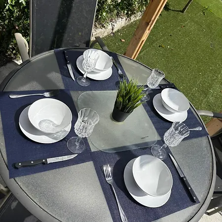 Superb Triple Near Airport - 4 Maison d'hôtes *