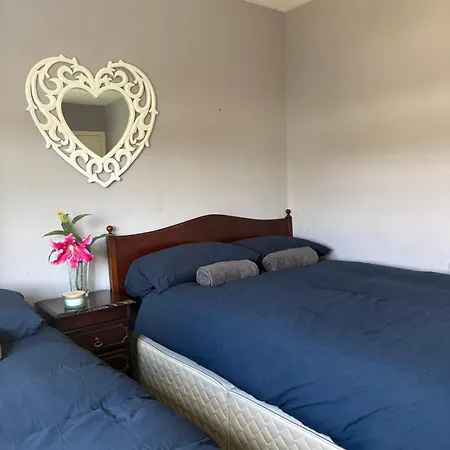 Guest house Superb Triple Near Airport - 4 Dublin