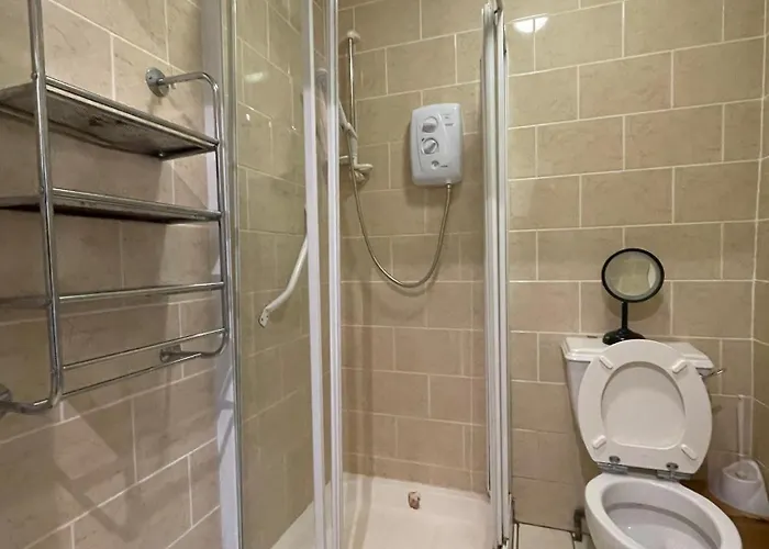 Superb Triple Near Airport - 4 بيت ضيافة *