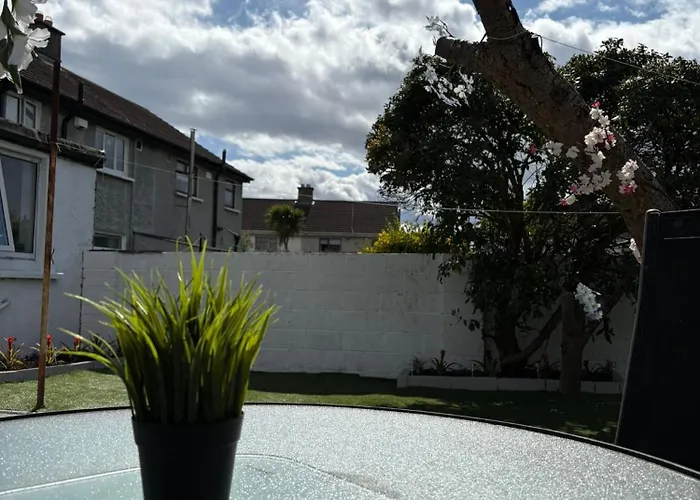 Superb Triple Near Airport - 4