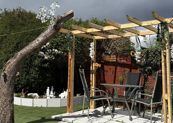 Superb Triple Near Airport - 4 Guest house