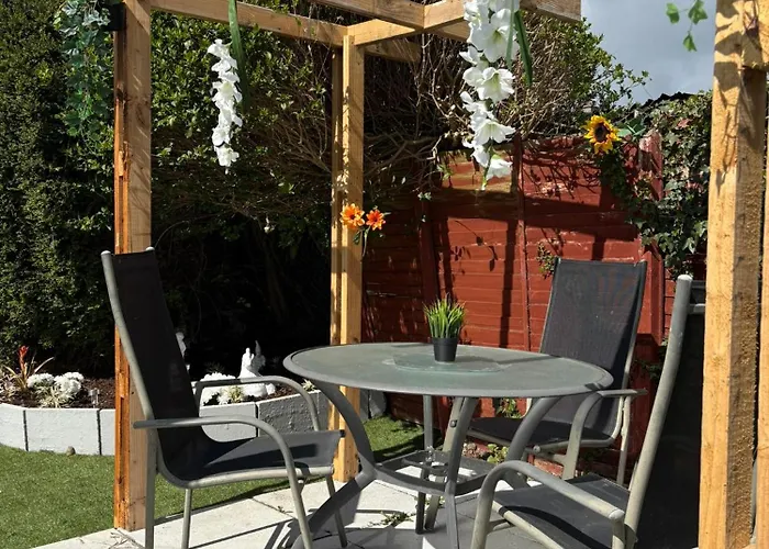 Superb Triple Near Airport - 4 *