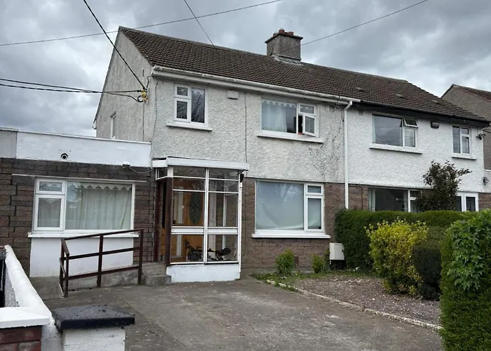 Superb Triple Near Airport - 4 Guest house *