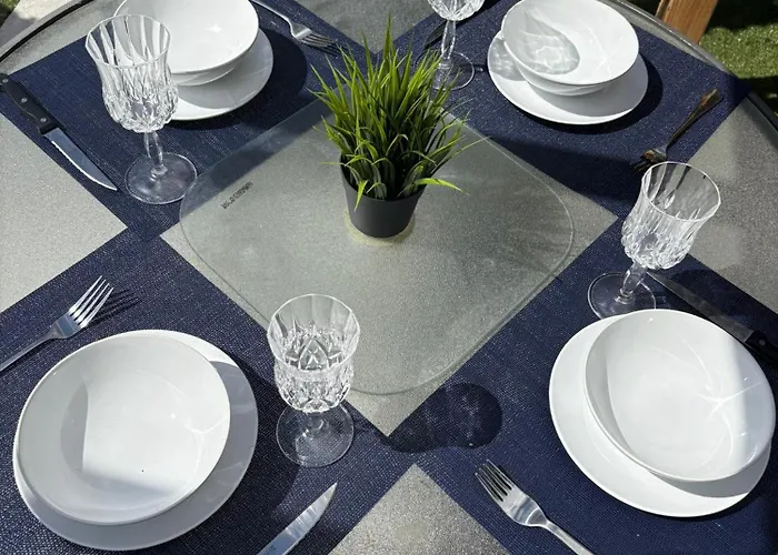 بيت ضيافة Superb Triple Near Airport - 4 *