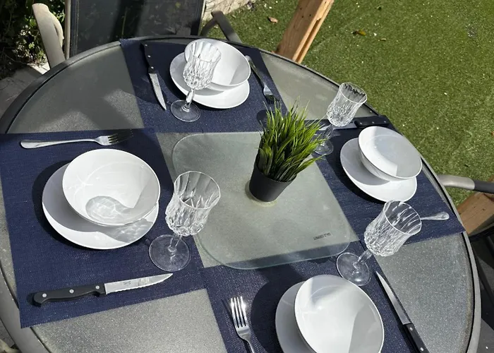 Superb Triple Near Airport - 4 بيت ضيافة *