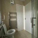 Superb Triple Near Airport - 4 *