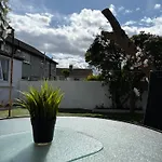 Superb Triple Near Airport - 4