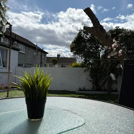 Superb Triple Near Airport - 4